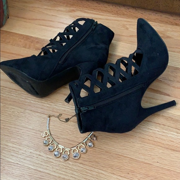 Cleopatra Black Suede Heel, size 6.5, side zipper - Picture 2 of 10